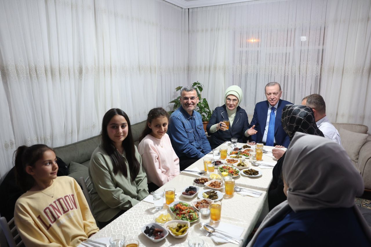 Erdoğan ve Eşi Ankara'da Taş Ailesine Misafir Oldu