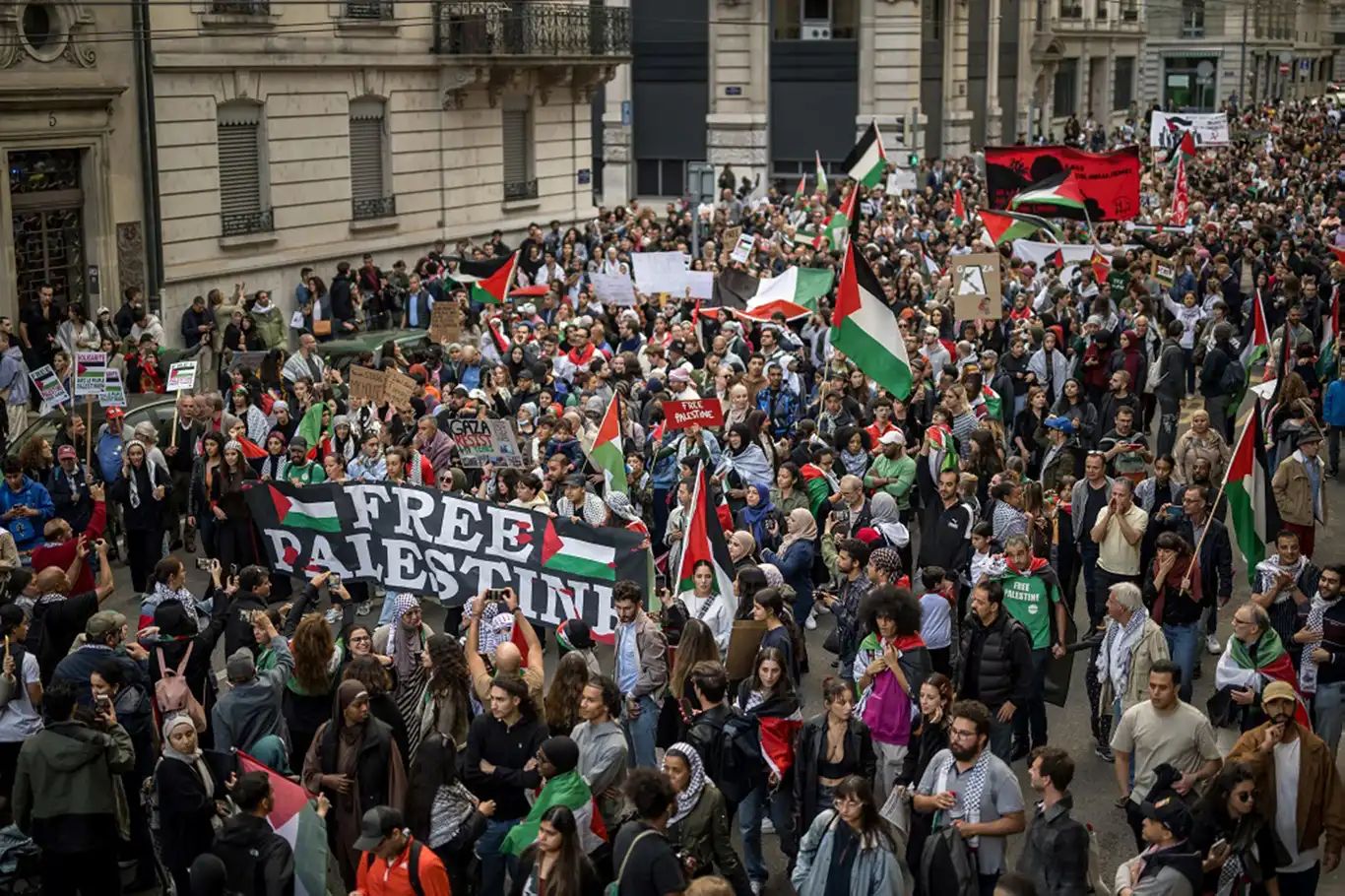 İsviçre'de Filistin'e Destek Yürüyüşü