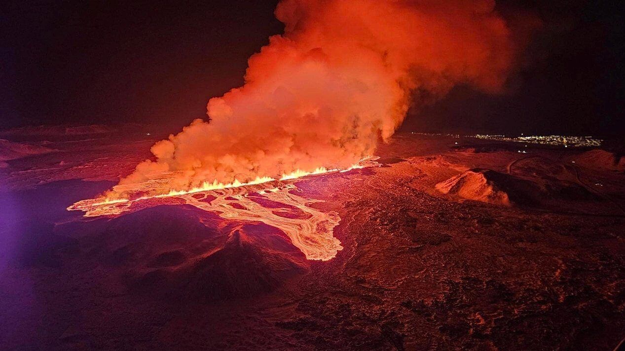 İzlanda'da Reykanis Volkanı Yeniden Lav Püskürüyor