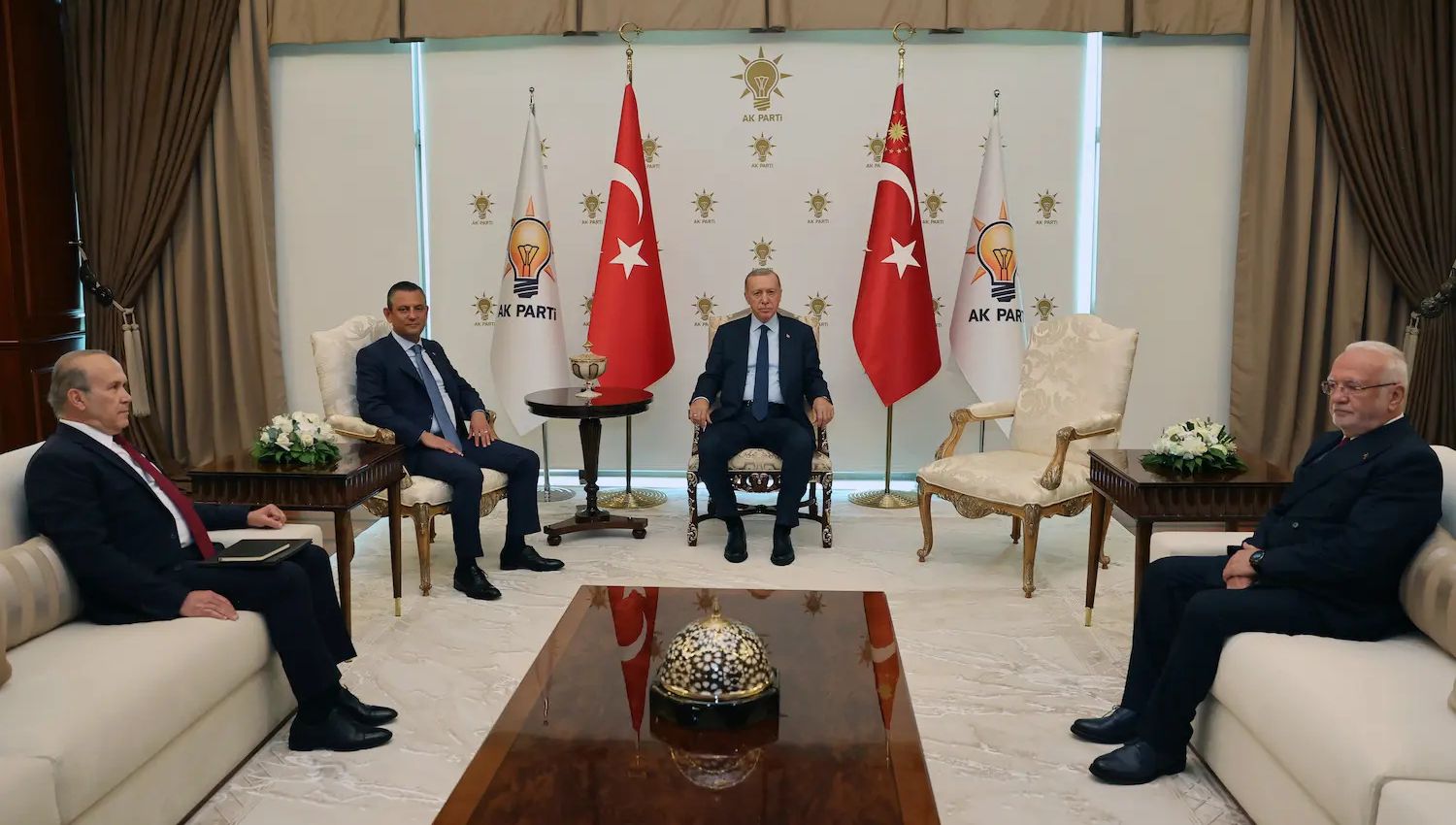 Beklenen Görüşme Gerçekleşti: Erdoğan Özel'i Kabul Etti