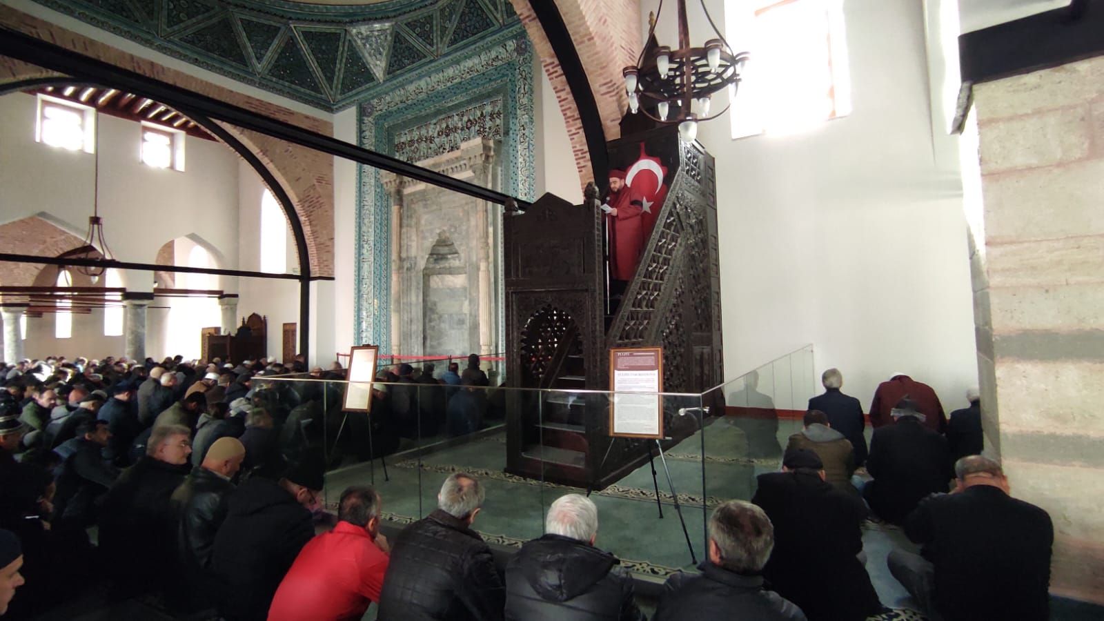 Konya'da Cemaati Geçmişe Götüren Cuma Namazı 