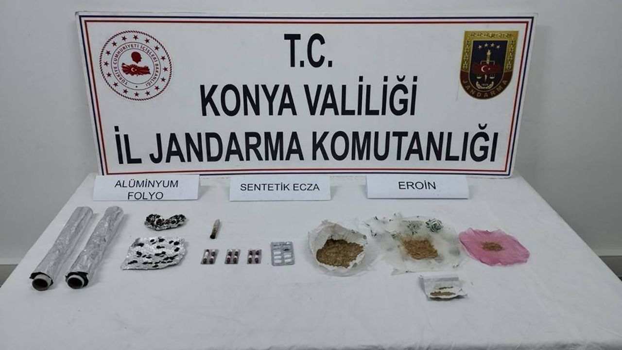 Konya'da Zehir Tacirlerine Jandarma Operasyonu