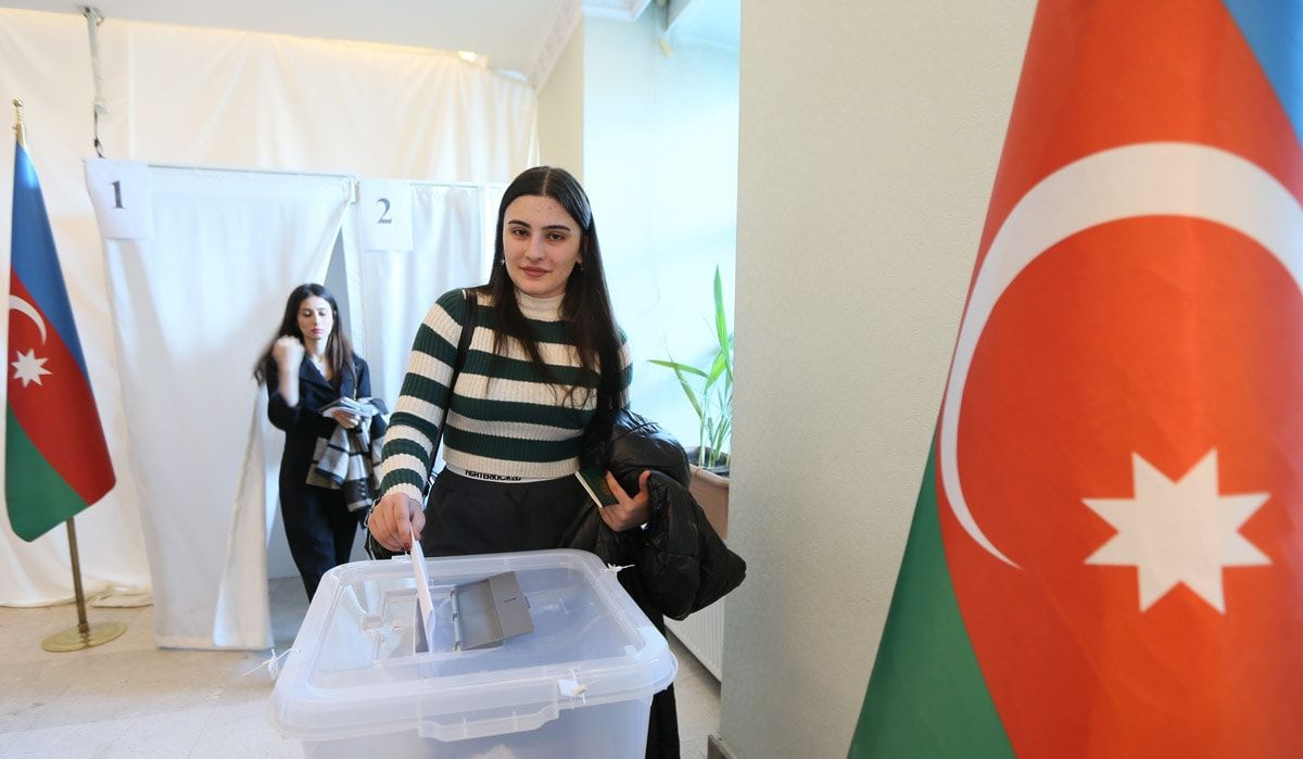 Azeriler Sandığa Gitti: Aliyev Oyların Yüzde 93,9'unu Aldı