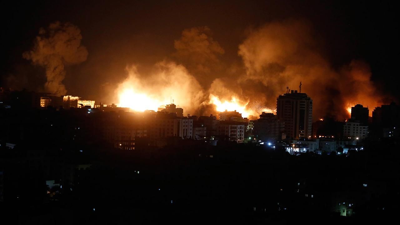 Gazze'de Bir Gecede 103 Kişi Öldü