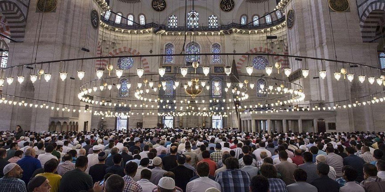 Konya'da Ramazan Coşkusu İlk Teravih İle Başladı