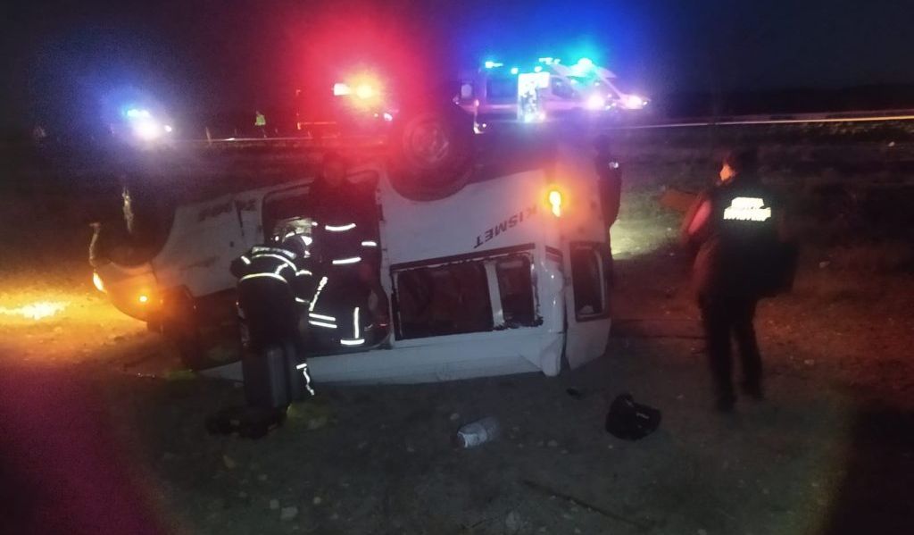 Minibüs Takla Attı 6 Kişi Yaralandı