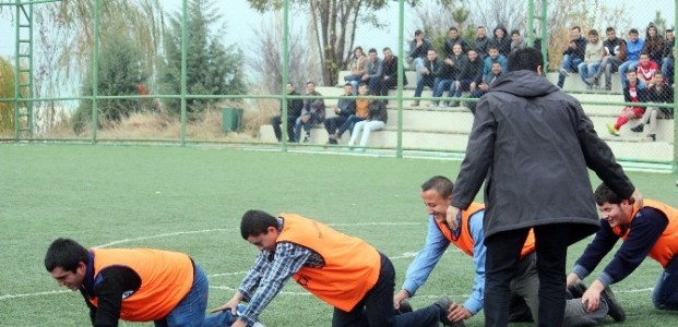 Engelli Öğrencilerden Timsah Yürüyüşü