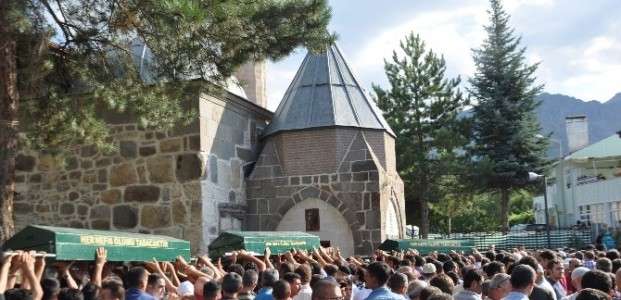 Kanalda Boğulan Baba ve Oğlu da Toprağa Verildi