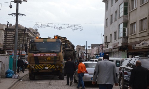 Sur'da tanklar birliklerine çekildi